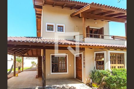 Casa de condomínio à venda com 210m², 3 quartos e 3 vagasFachada