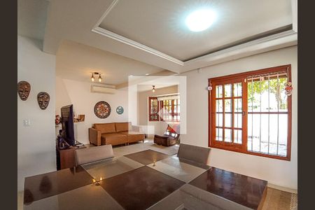 Sala de casa de condomínio à venda com 3 quartos, 210m² em Hípica, Porto Alegre