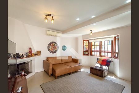 Sala de casa de condomínio à venda com 3 quartos, 210m² em Hípica, Porto Alegre