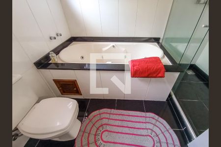 Casa de condomínio à venda com 210m², 3 quartos e 3 vagasBanheiro 2