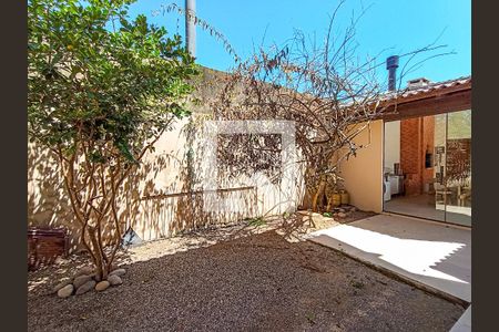 Casa de condomínio à venda com 210m², 3 quartos e 3 vagasQuintal