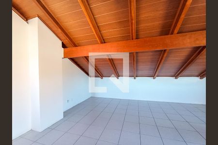 Casa de condomínio à venda com 210m², 3 quartos e 3 vagasSótão