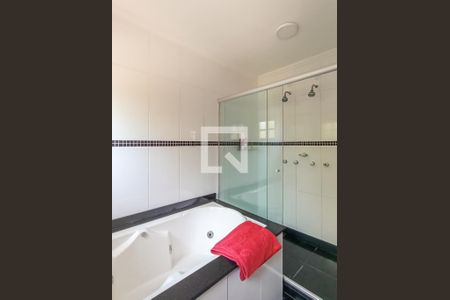 Casa de condomínio à venda com 210m², 3 quartos e 3 vagasBanheiro 2