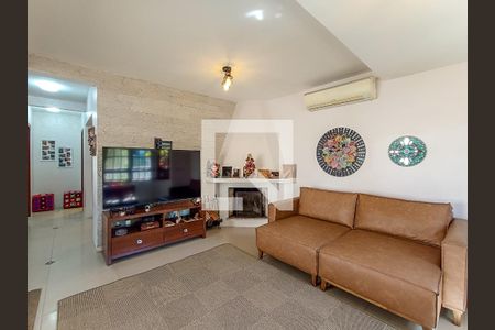 Sala de casa de condomínio à venda com 3 quartos, 210m² em Hípica, Porto Alegre