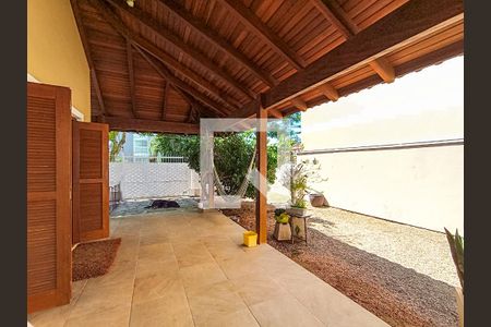 Casa de condomínio à venda com 210m², 3 quartos e 3 vagasVaranda