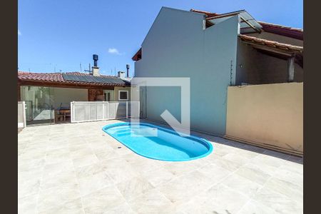 Casa de condomínio à venda com 210m², 3 quartos e 3 vagasQuintal