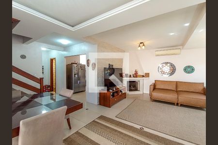 Sala de casa de condomínio à venda com 3 quartos, 210m² em Hípica, Porto Alegre