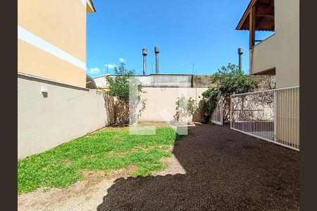 Casa de condomínio à venda com 210m², 3 quartos e 3 vagasQuintal