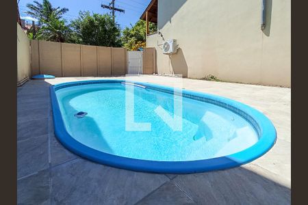 Casa de condomínio à venda com 210m², 3 quartos e 3 vagasPiscina