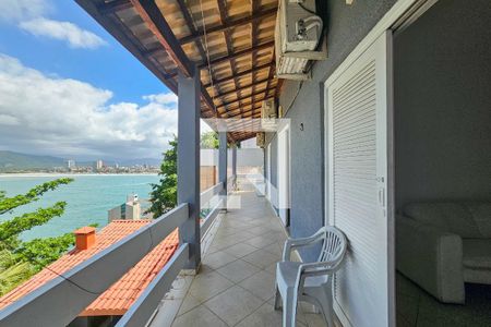 Casa de condomínio para alugar com 327m², 5 quartos e sem vagaVaranda