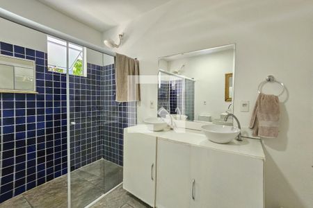 Casa de condomínio para alugar com 327m², 5 quartos e sem vagaBanheiro da suíte 4