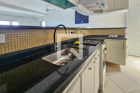 Casa de condomínio para alugar com 327m², 5 quartos e sem vagacozinha