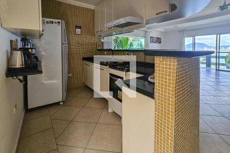 Casa de condomínio para alugar com 327m², 5 quartos e sem vagacozinha 