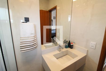 Casa à venda com 165m², 3 quartos e 3 vagasQuarto 2- Banheiro