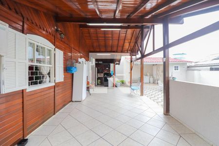 Casa à venda com 240m², 3 quartos e 2 vagasÁrea de Serviço