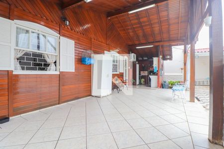 Casa à venda com 240m², 3 quartos e 2 vagasÁrea de Serviço