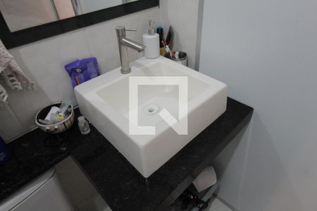 Casa de condomínio para alugar com 80m², 2 quartos e sem vagaBanheiro