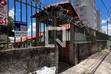 Casa de condomínio para alugar com 80m², 2 quartos e sem vaga Casa de condomínio para alugar com 80m², 2 quartos e sem vagaFachada
