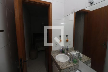 Casa de condomínio à venda com 120m², 3 quartos e 2 vagasBanheiro da Suíte