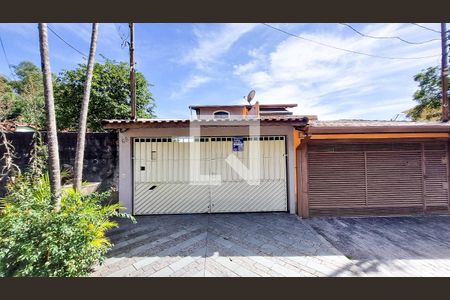 Casa à venda com 115m², 3 quartos e 2 vagasFachada