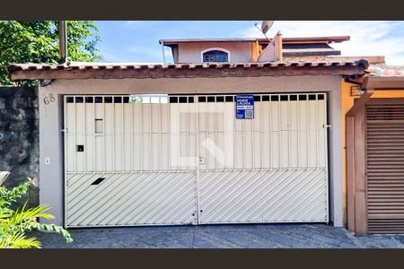 Casa à venda com 115m², 3 quartos e 2 vagasFachada