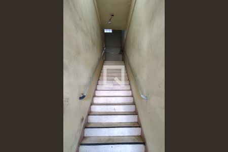 Casa para alugar com 86m², 2 quartos e sem vagaEscada de acesso