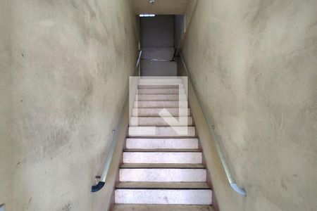 Casa para alugar com 86m², 2 quartos e sem vagaEscada de acesso