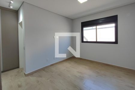 Casa de condomínio à venda com 274m², 3 quartos e 4 vagasQuarto Suíte 2