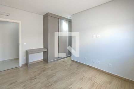 Casa de condomínio à venda com 274m², 3 quartos e 4 vagasQuarto Suíte 2