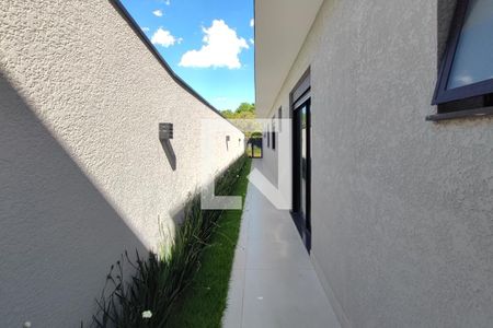 Casa de condomínio à venda com 274m², 3 quartos e 4 vagasCorredor - Quintal