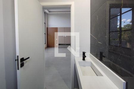 Casa de condomínio à venda com 274m², 3 quartos e 4 vagasLavabo