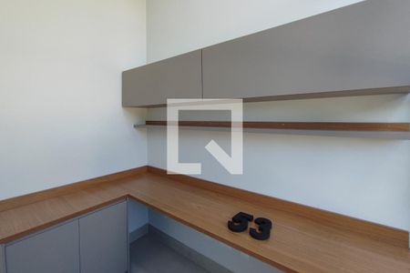 Casa de condomínio à venda com 274m², 3 quartos e 4 vagasEscritório