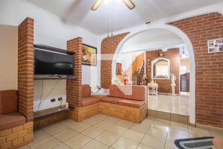 Sala de TV de casa à venda com 3 quartos, 500m² em Vila Osasco, Osasco