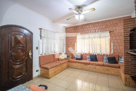 Sala de TV de casa à venda com 3 quartos, 500m² em Vila Osasco, Osasco