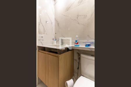 Apartamento à venda com 70m², 2 quartos e 1 vaga Apartamento à venda com 70m², 2 quartos e 1 vagaBanheiro Social