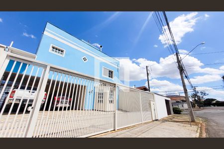 Casa para alugar com 360m², 4 quartos e 3 vagas Casa para alugar com 360m², 4 quartos e 3 vagasFachada