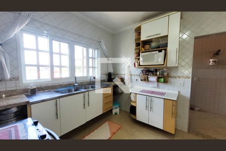 Casa para alugar com 360m², 4 quartos e 3 vagas Casa para alugar com 360m², 4 quartos e 3 vagasCozinha