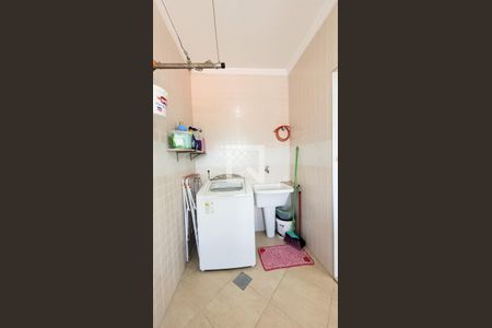 Casa para alugar com 360m², 4 quartos e 3 vagas Casa para alugar com 360m², 4 quartos e 3 vagasLavanderia