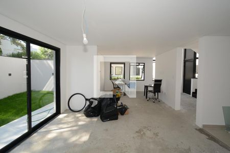 Casa de condomínio para alugar com 350m², 4 quartos e 4 vagasSala