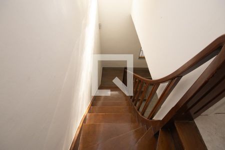 Casa à venda com 90m², 3 quartos e 1 vagaEscada