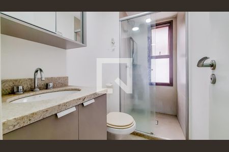 Banheiro de kitnet/studio à venda com 1 quarto, 30m² em Farroupilha, Porto Alegre