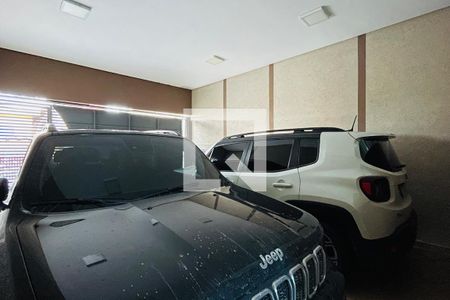 Casa à venda com 220m², 5 quartos e 2 vagas Casa à venda com 220m², 5 quartos e 2 vagasGaragem