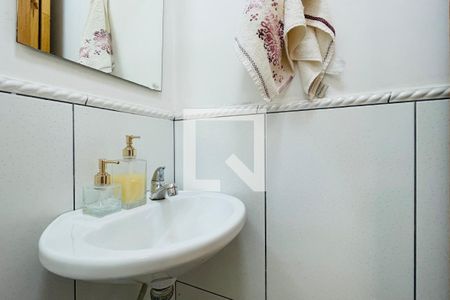 Casa à venda com 220m², 5 quartos e 2 vagas Casa à venda com 220m², 5 quartos e 2 vagasLavabo 2