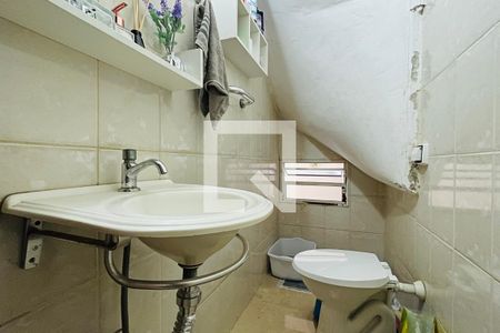 Casa à venda com 220m², 5 quartos e 2 vagas Casa à venda com 220m², 5 quartos e 2 vagasLavabo 1