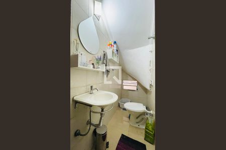 Casa à venda com 220m², 5 quartos e 2 vagas Casa à venda com 220m², 5 quartos e 2 vagasLavabo 1