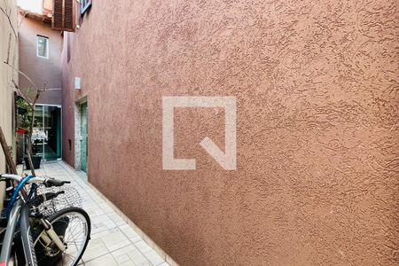 Casa à venda com 220m², 5 quartos e 2 vagas Casa à venda com 220m², 5 quartos e 2 vagasÁrea externa