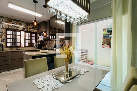 Casa à venda com 220m², 5 quartos e 2 vagas Casa à venda com 220m², 5 quartos e 2 vagasCozinha 1