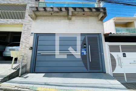 Casa à venda com 220m², 5 quartos e 2 vagas Casa à venda com 220m², 5 quartos e 2 vagasFachada