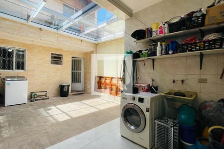 Casa à venda com 220m², 5 quartos e 2 vagas Casa à venda com 220m², 5 quartos e 2 vagasÁrea de Serviço