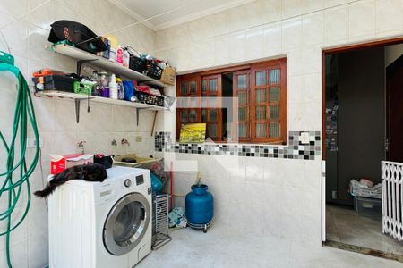 Casa à venda com 220m², 5 quartos e 2 vagas Casa à venda com 220m², 5 quartos e 2 vagasÁrea de Serviço